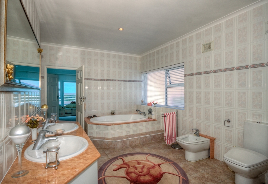 5 Bedroom Property for Sale in Royal Alfred Marina Eastern Cape